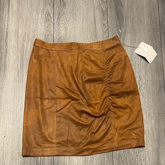 FREE PEOPLE Rumi Ruched Faux
Leather Mini Cognac Brown Sexy
Spring Skirt XS NEW - Picture 3 of 6